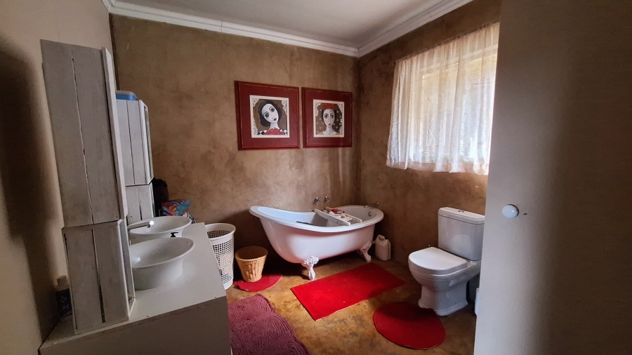 5 Bedroom Property for Sale in Riebeeckstad Free State